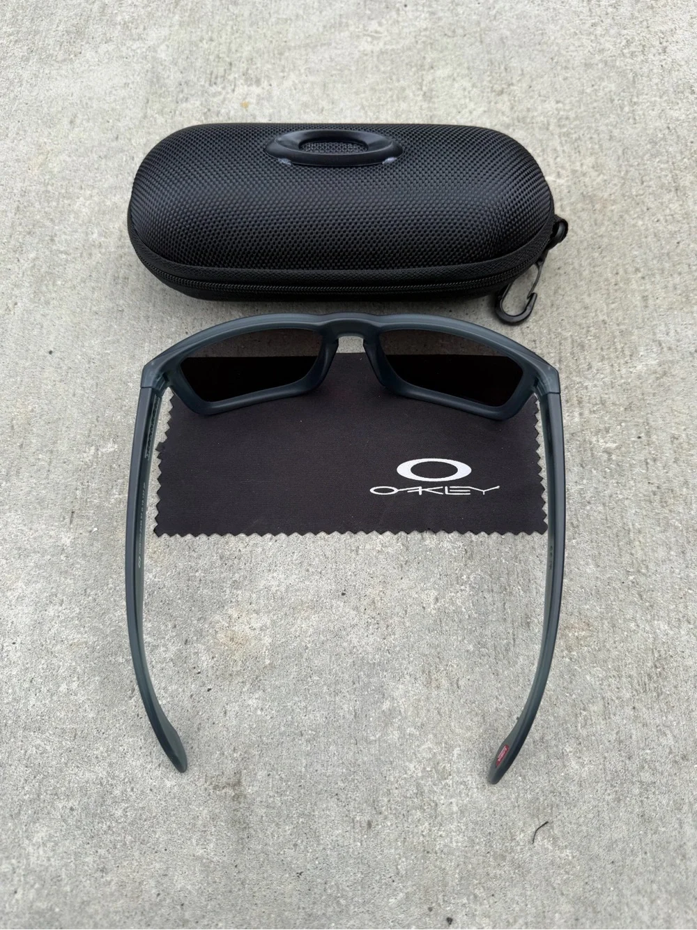 Oakley Holbrook Sunglasses Black Prizm Polarized Lens Matte Black Frame